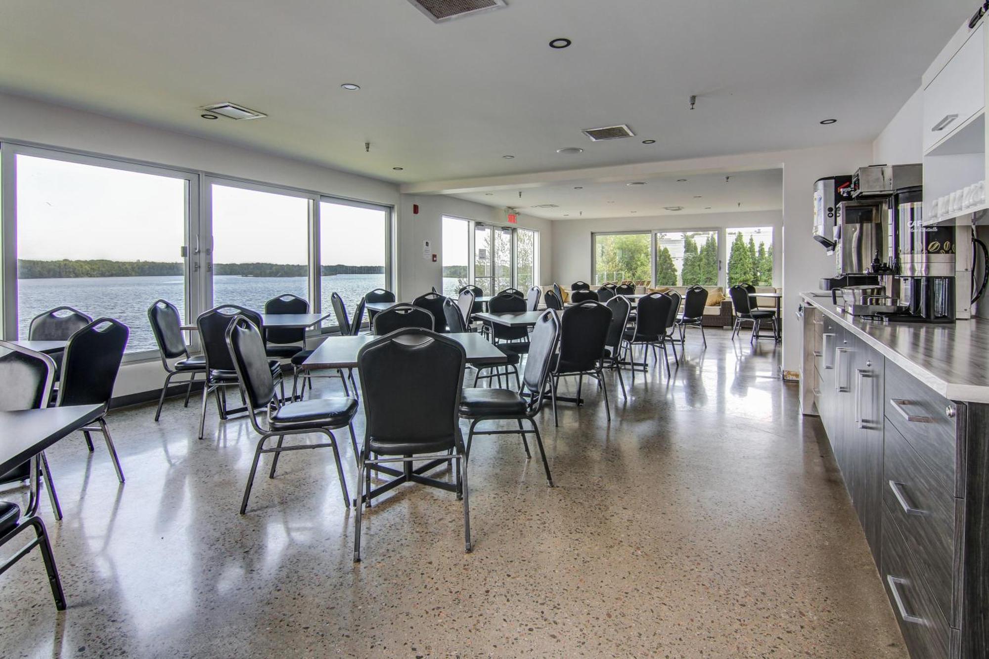 Hotel De La Borealie Saint-Félicien Εξωτερικό φωτογραφία